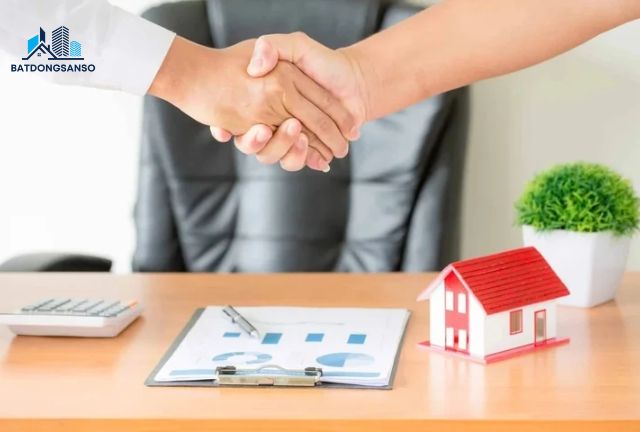 Mua Nhà Có Cần Hai Vợ Chồng Ký Không? Giải Đáp Chi Tiết